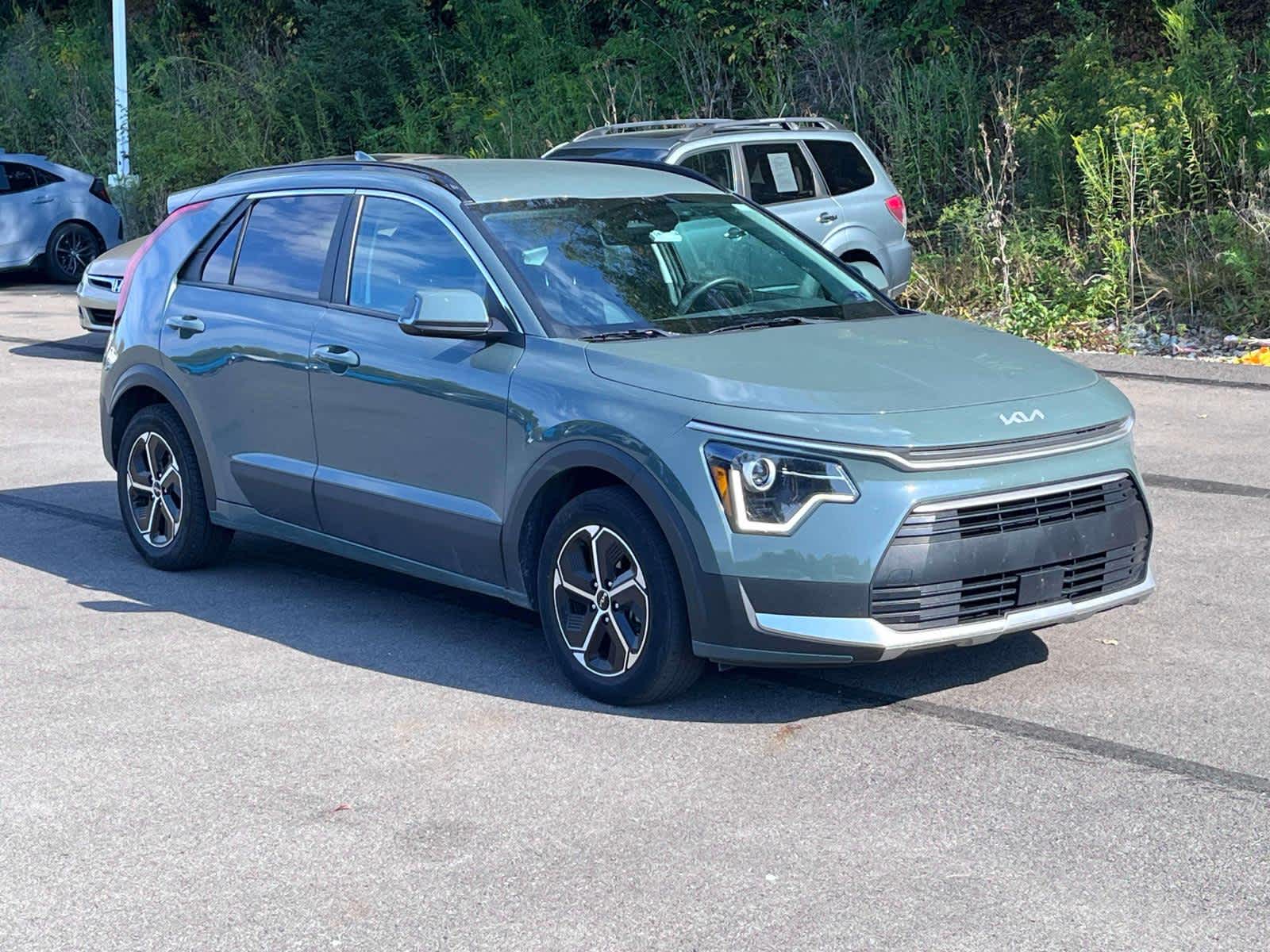 Thumbnail: 2023 Kia Niro - 7