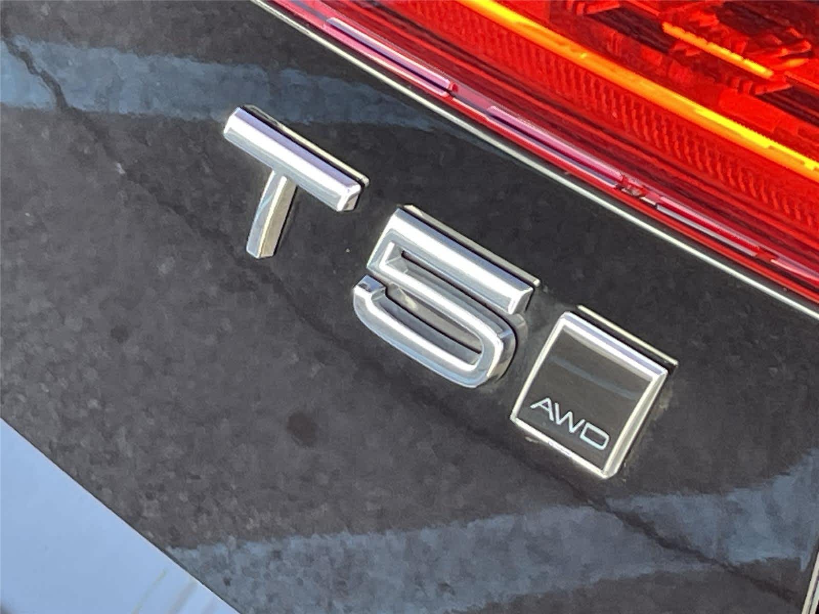 Thumbnail: 2019 Volvo XC60 - 10