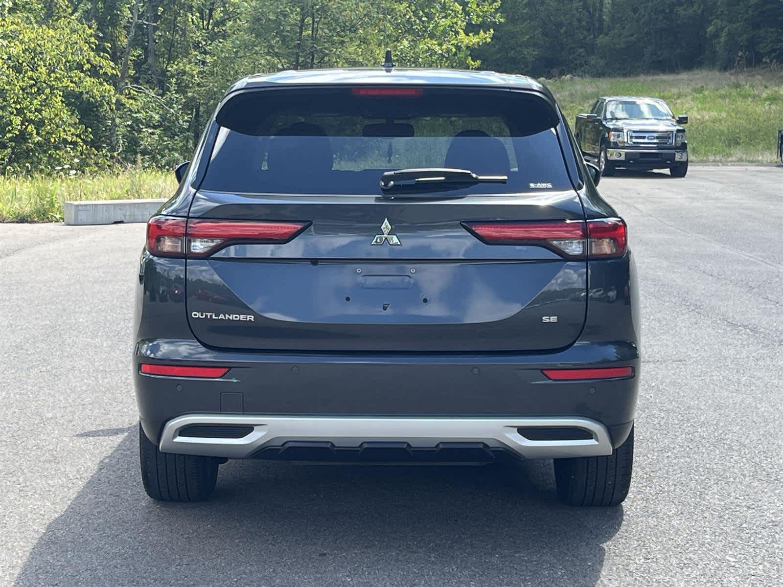 Thumbnail: 2024 Mitsubishi Outlander - 4