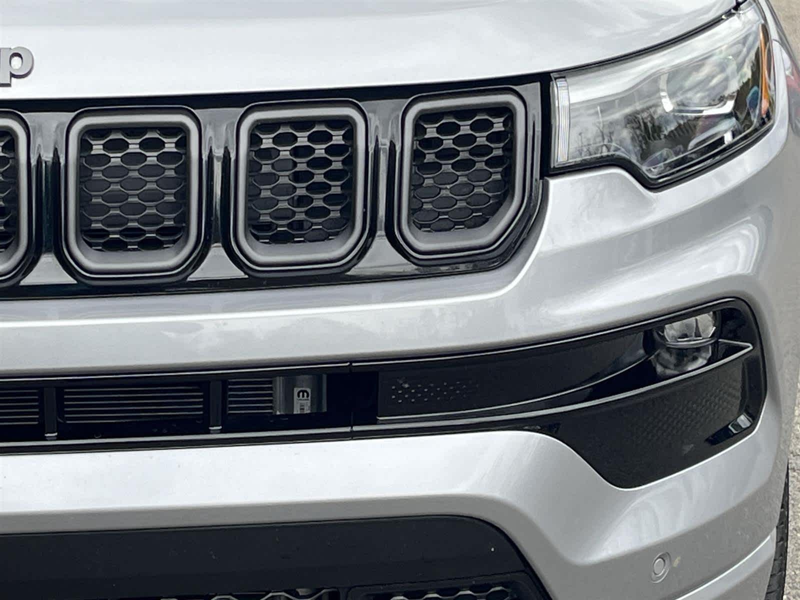 Thumbnail: 2023 Jeep Compass - 9