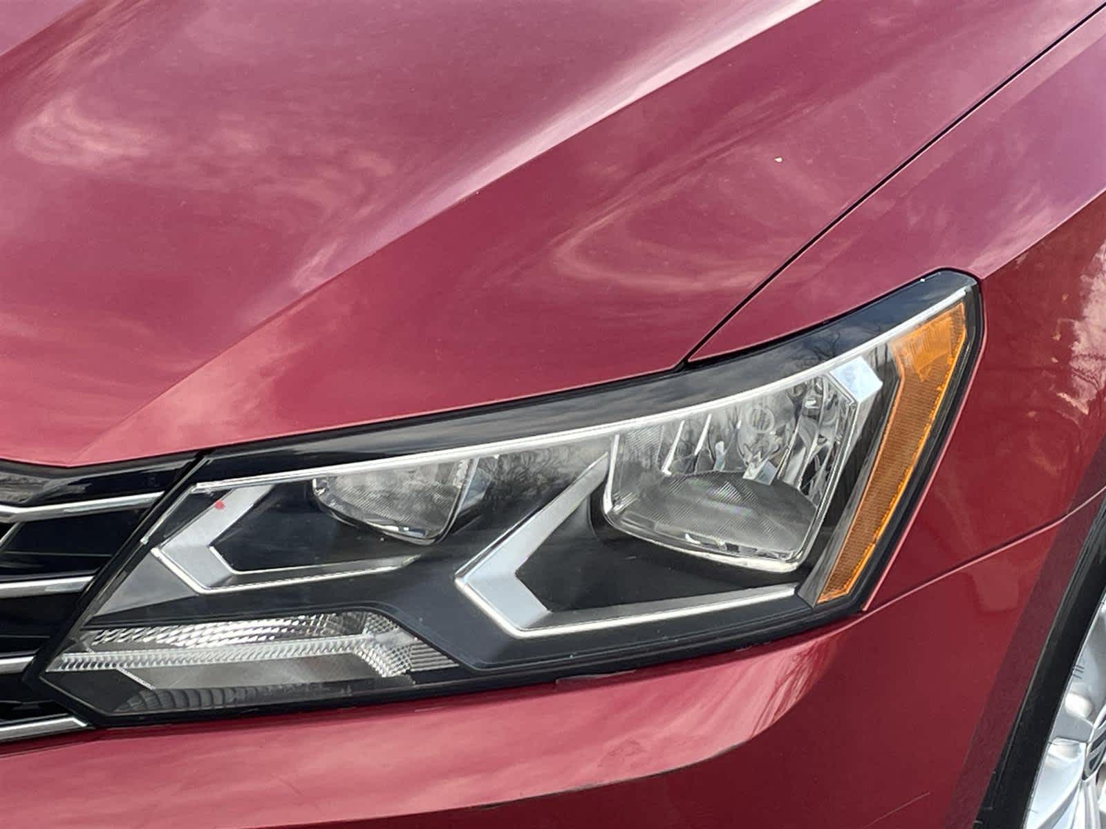 Thumbnail: 2016 Volkswagen Passat - 9