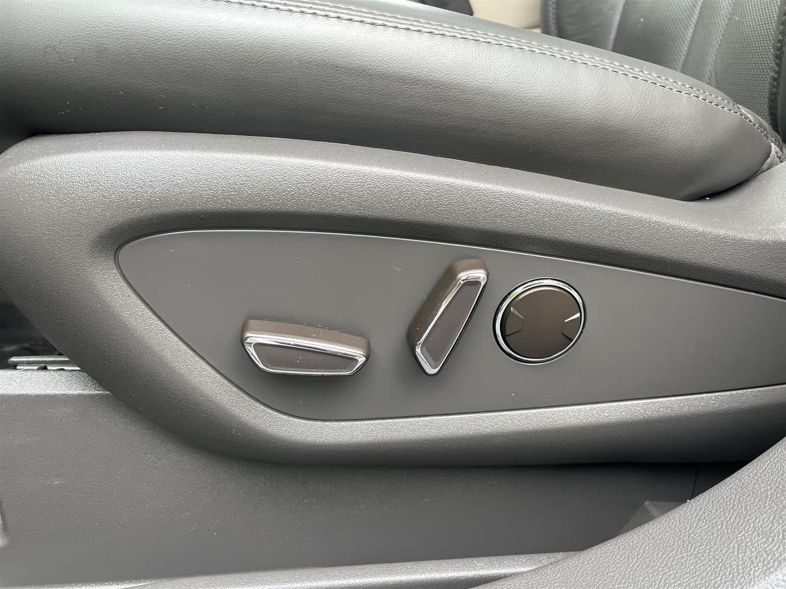 Thumbnail: 2019 Lincoln Nautilus - 13