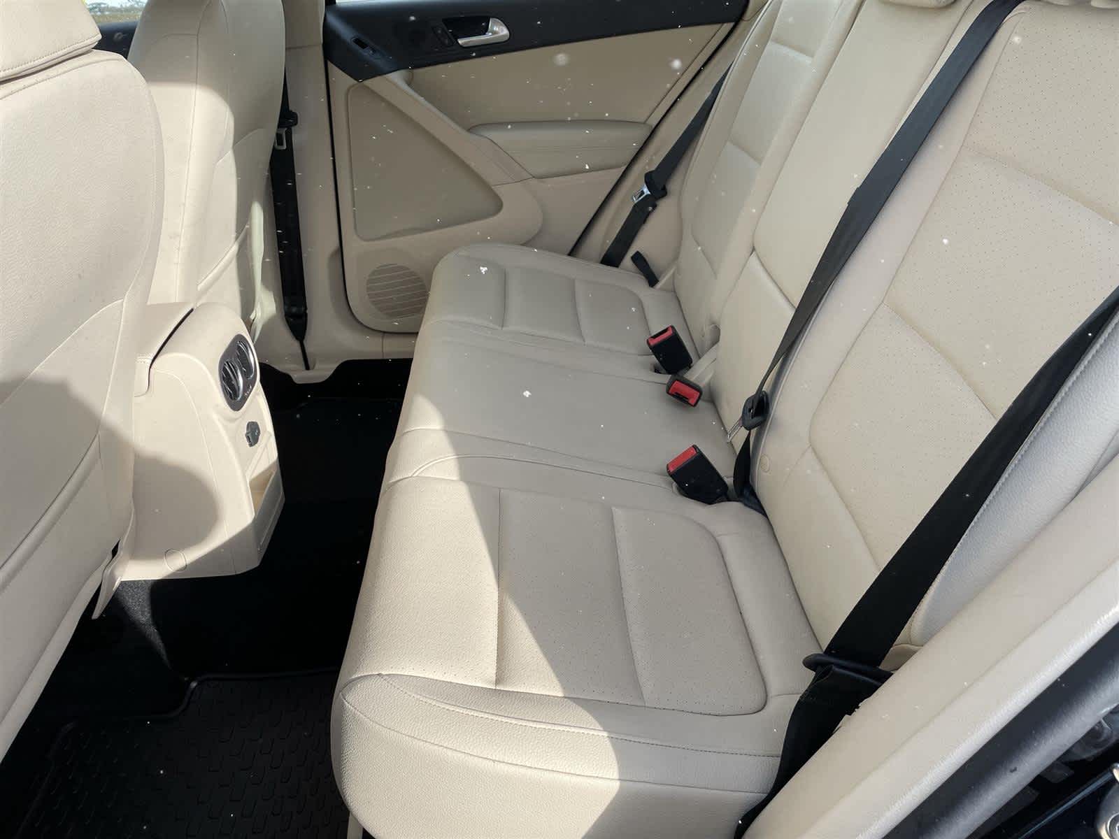 Thumbnail: 2017 Volkswagen Tiguan - 15