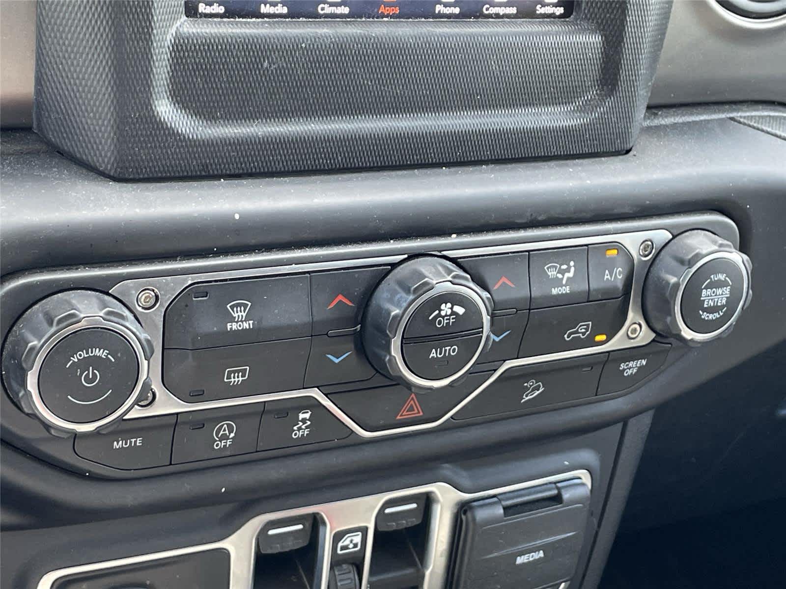 Thumbnail: 2020 Jeep Wrangler - 17