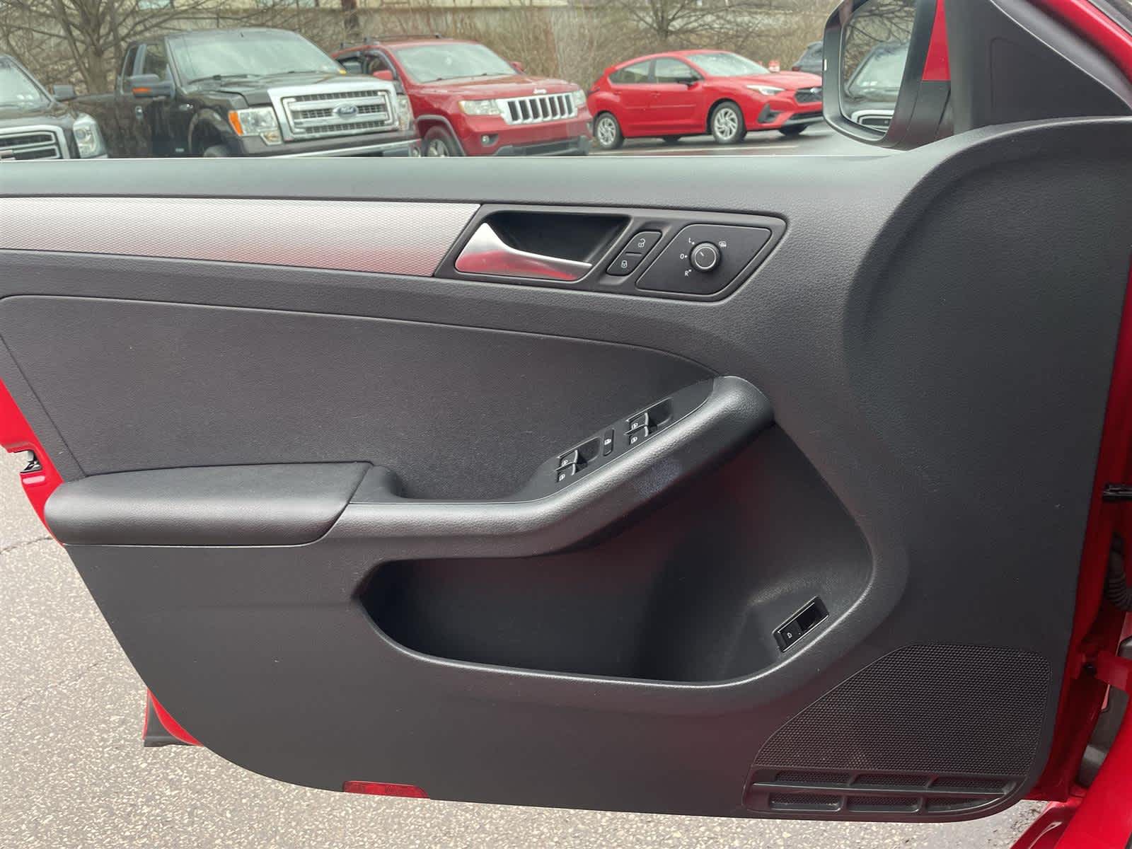 Thumbnail: 2015 Volkswagen Jetta - 25