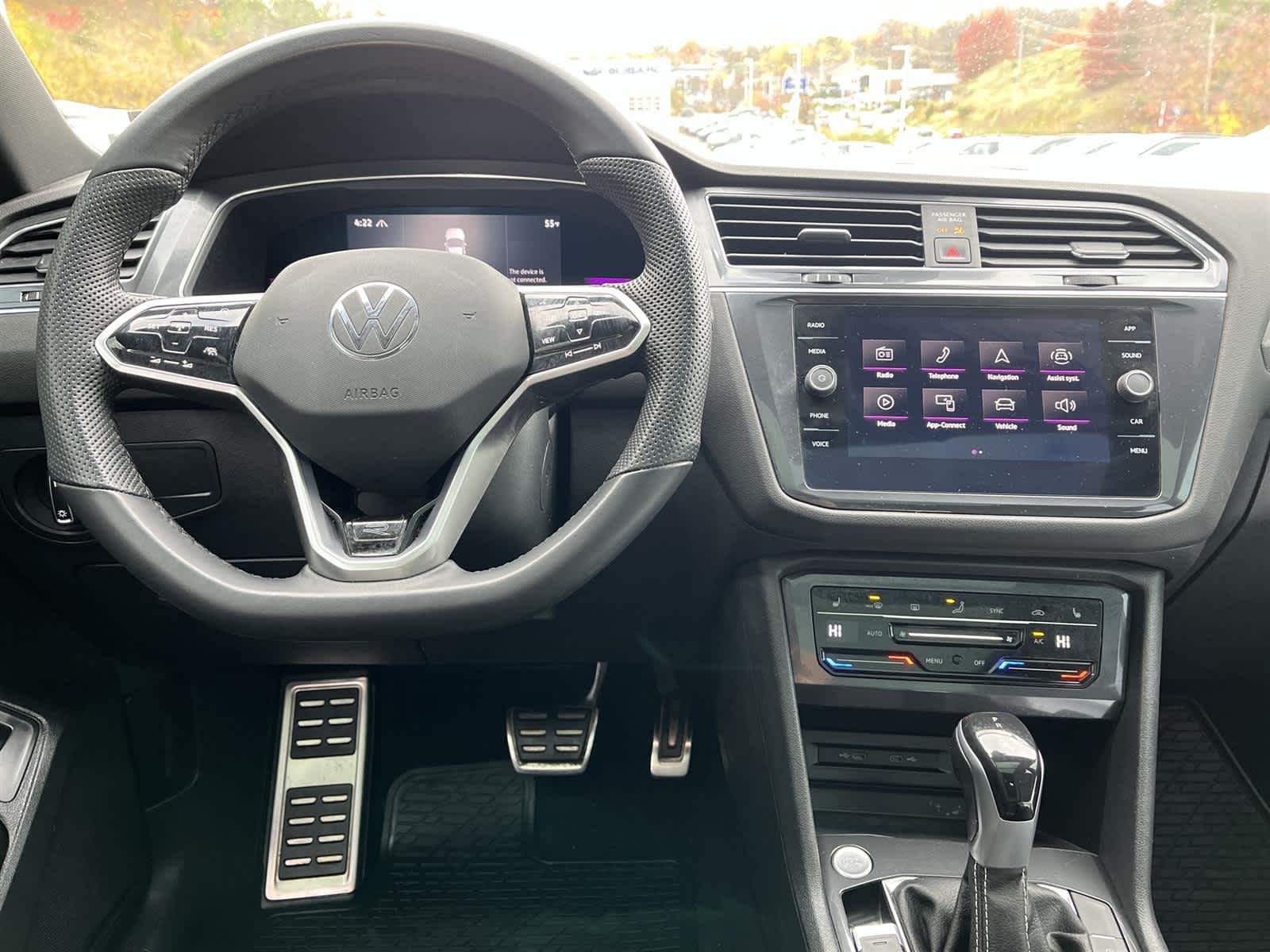 Thumbnail: 2022 Volkswagen Tiguan - 18