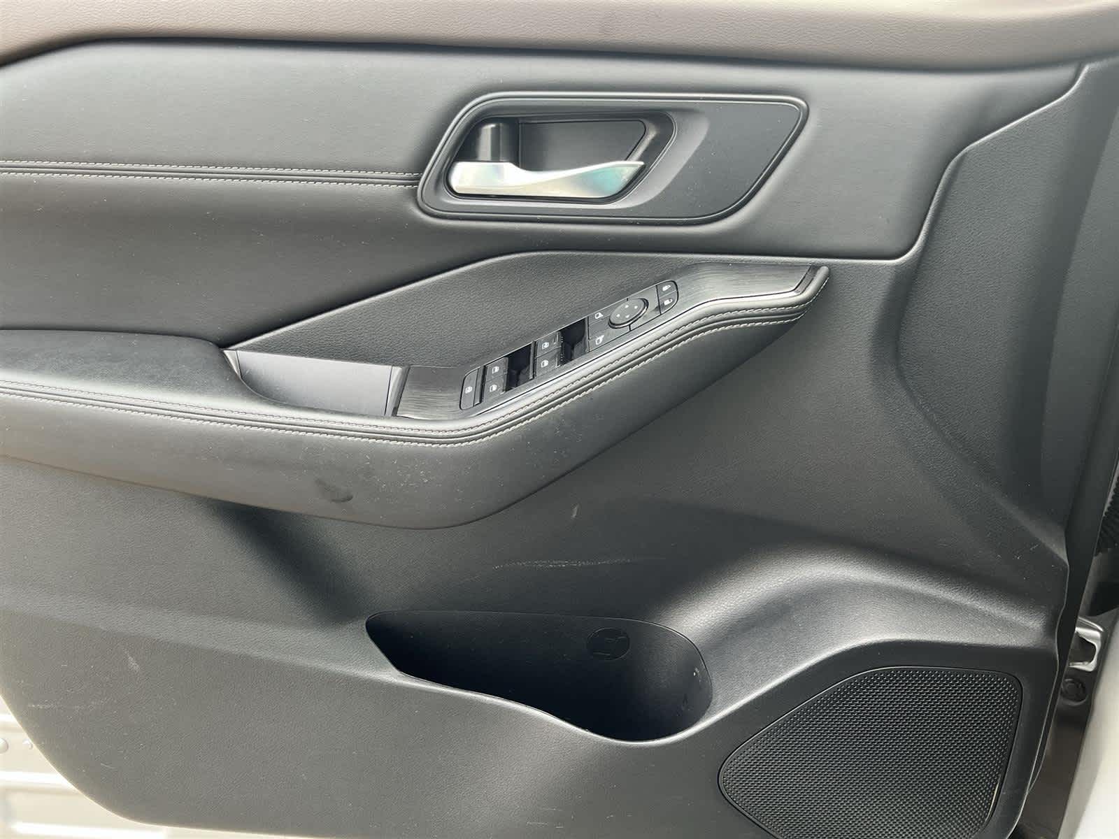 Thumbnail: 2022 Nissan Rogue - 26