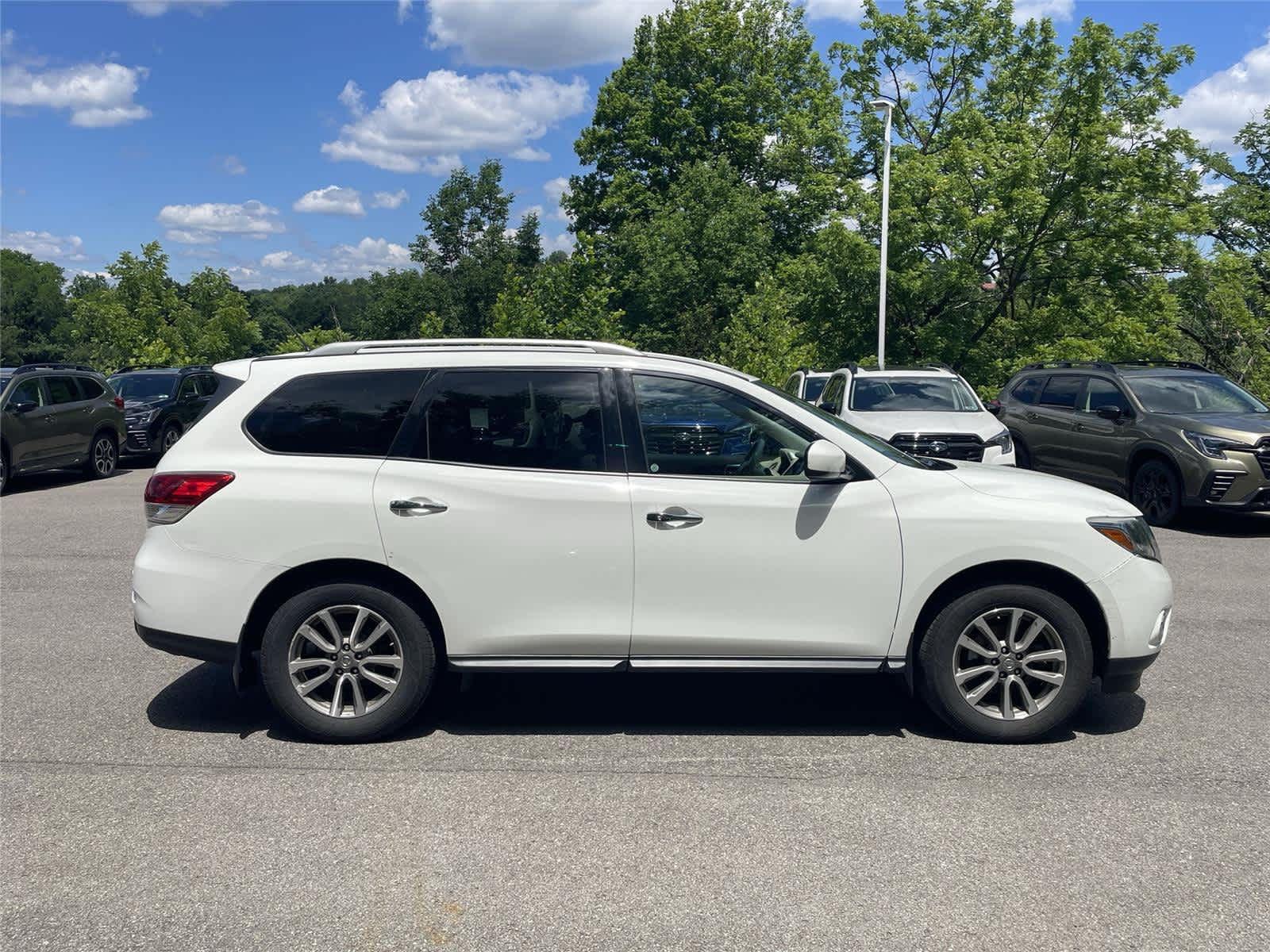 Thumbnail: 2015 Nissan Pathfinder - 3