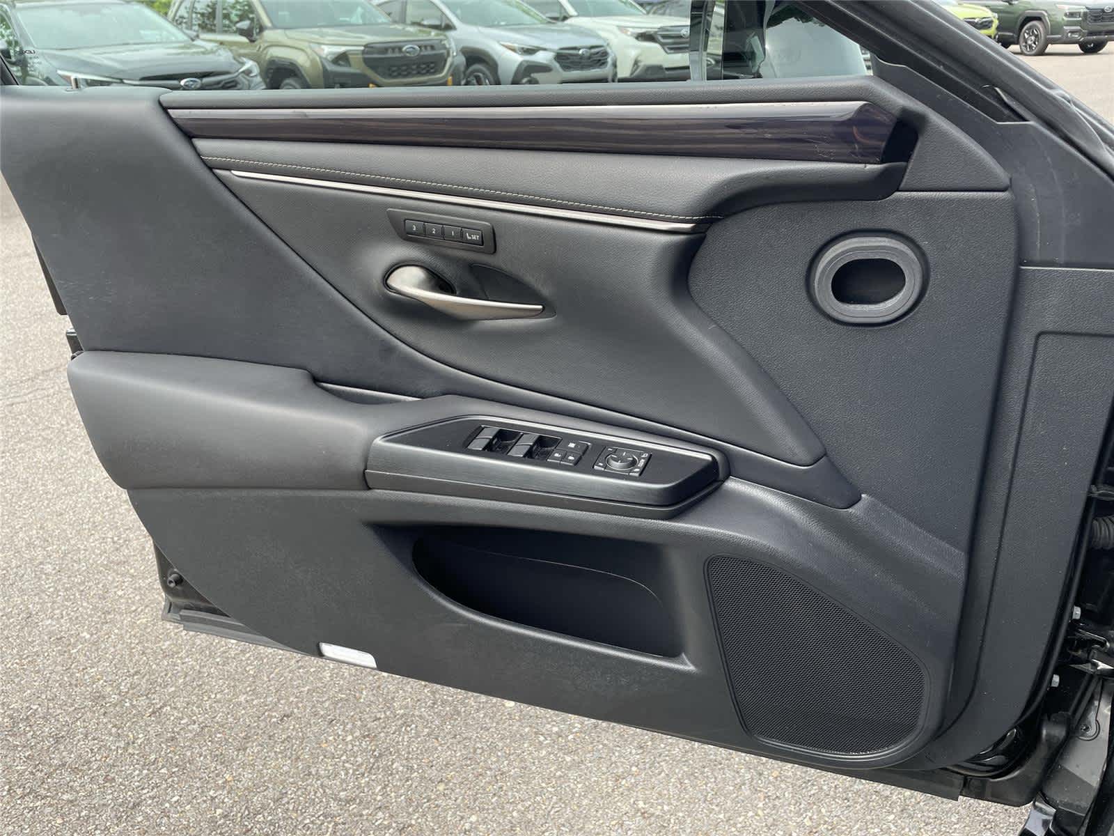 Thumbnail: 2020 Lexus ES - 26