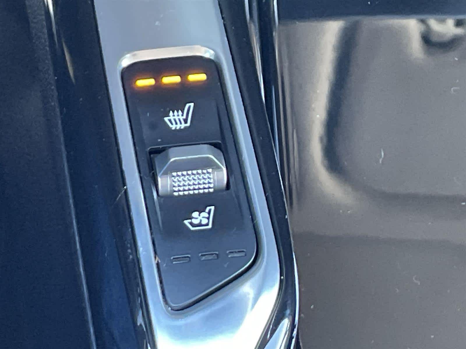 Thumbnail: 2023 Kia Sorento - 25