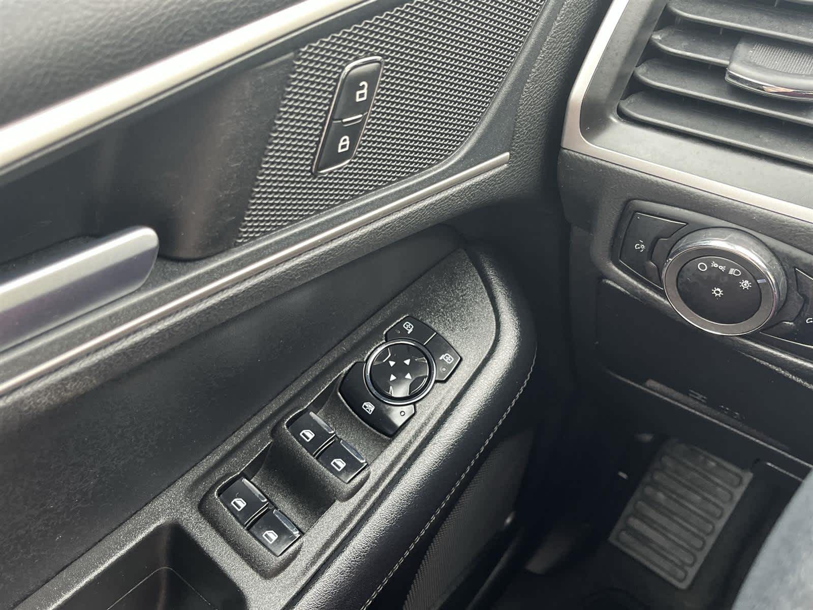 Thumbnail: 2023 Ford Edge - 26