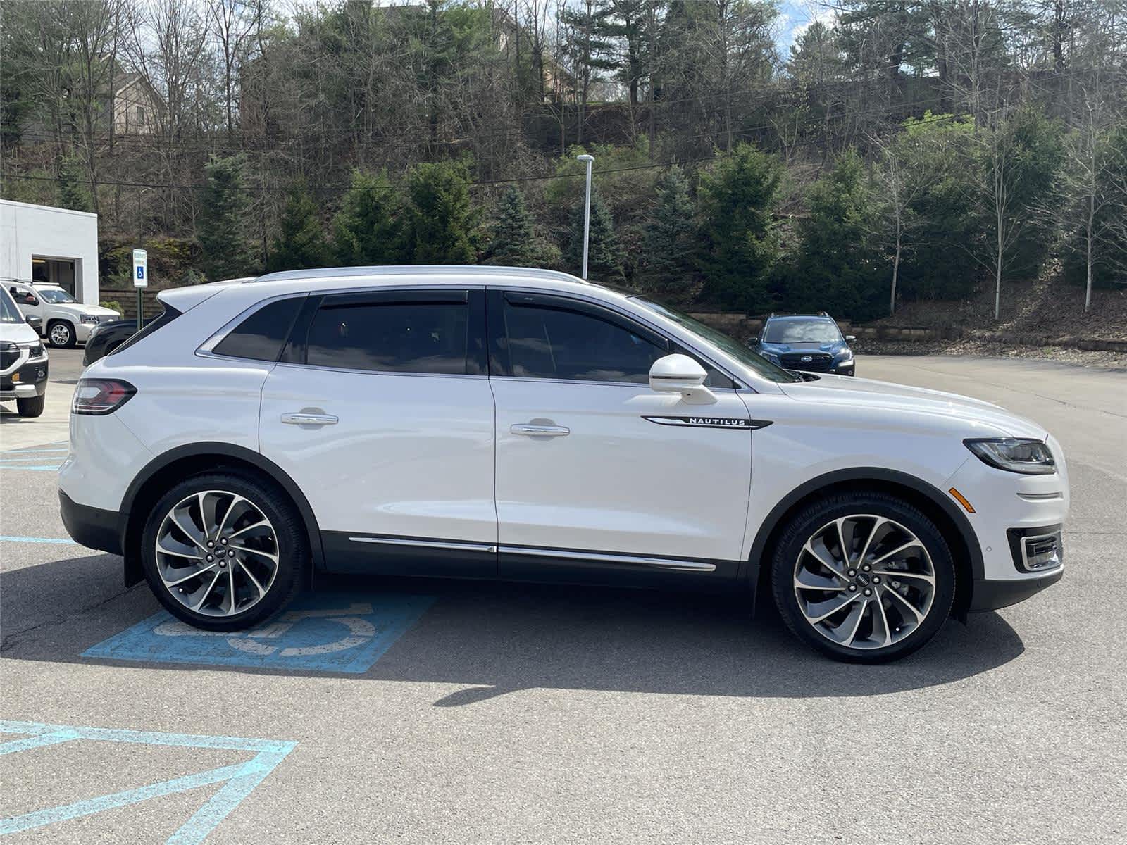 Thumbnail: 2019 Lincoln Nautilus - 6