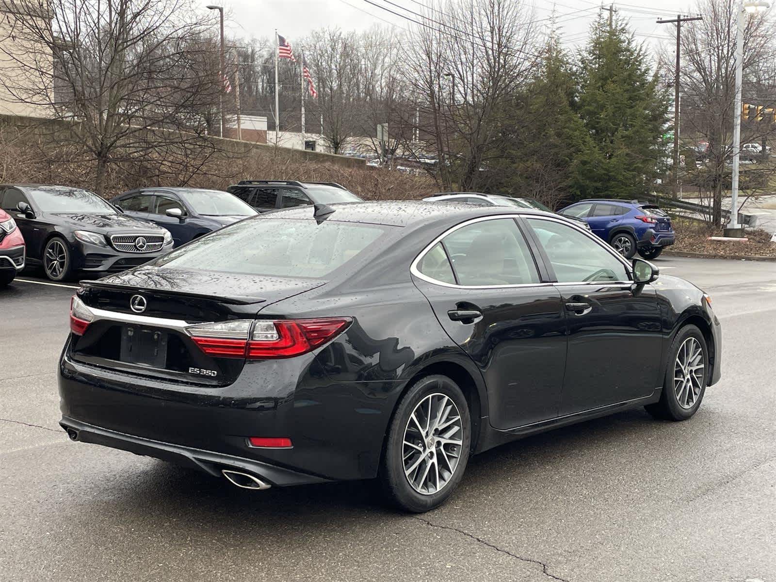 Thumbnail: 2017 Lexus ES - 5