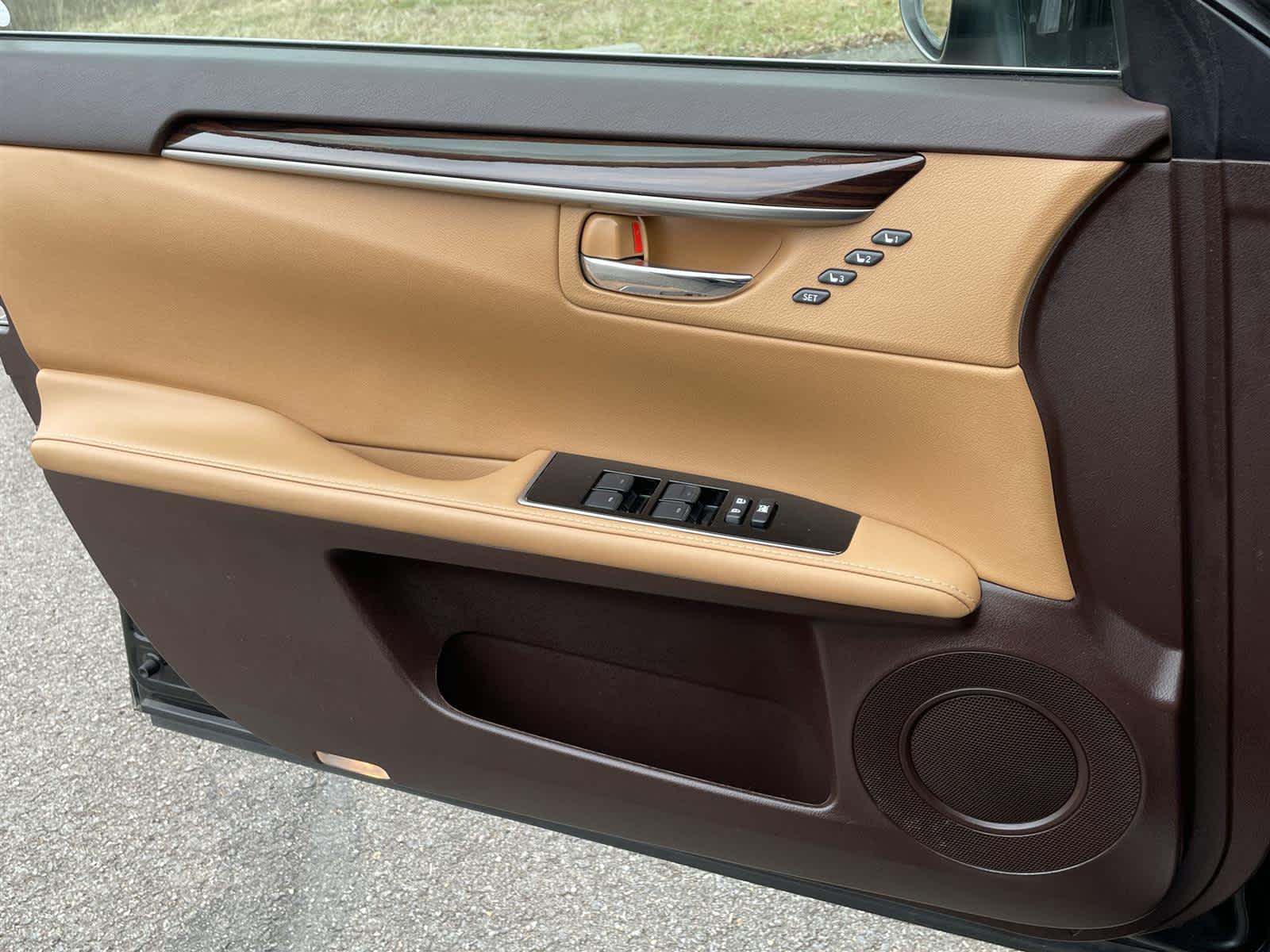 Thumbnail: 2017 Lexus ES - 26