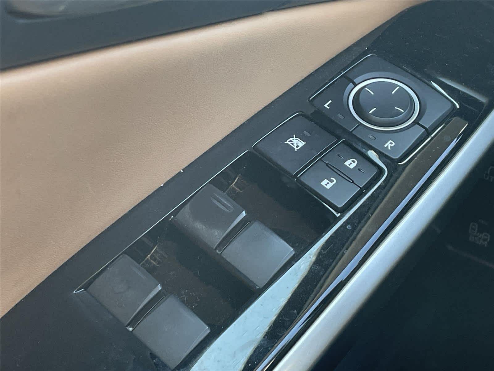 Thumbnail: 2017 Lexus IS - 19