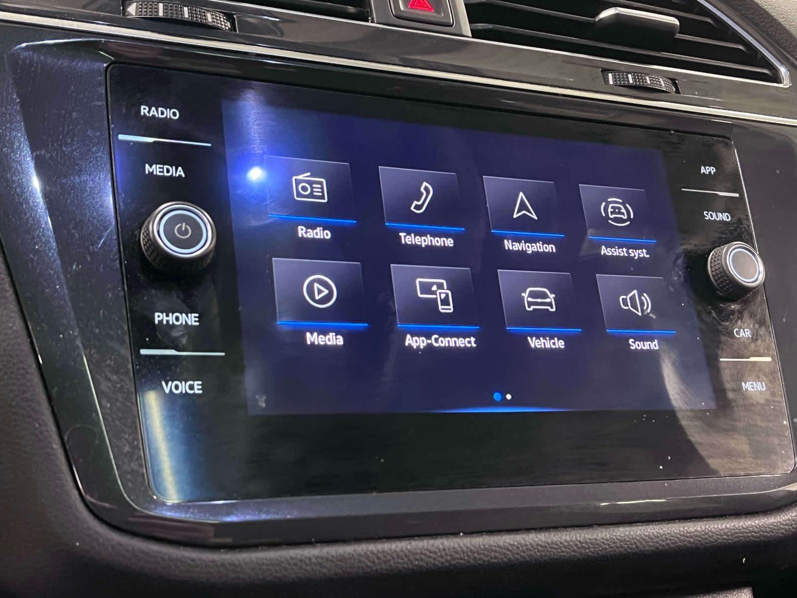 Thumbnail: 2022 Volkswagen Tiguan - 11