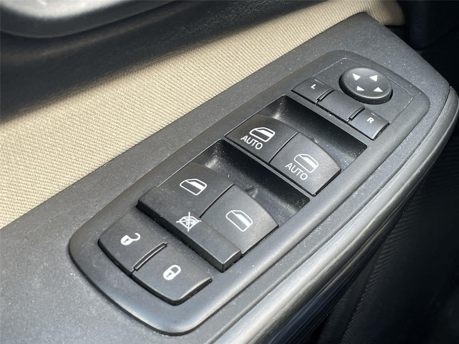 Thumbnail: 2016 Jeep Cherokee - 22