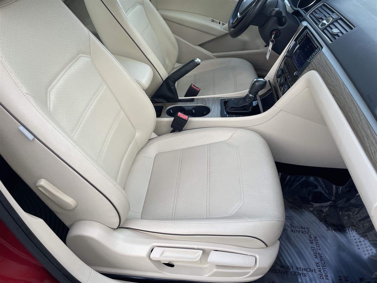 Thumbnail: 2016 Volkswagen Passat - 18