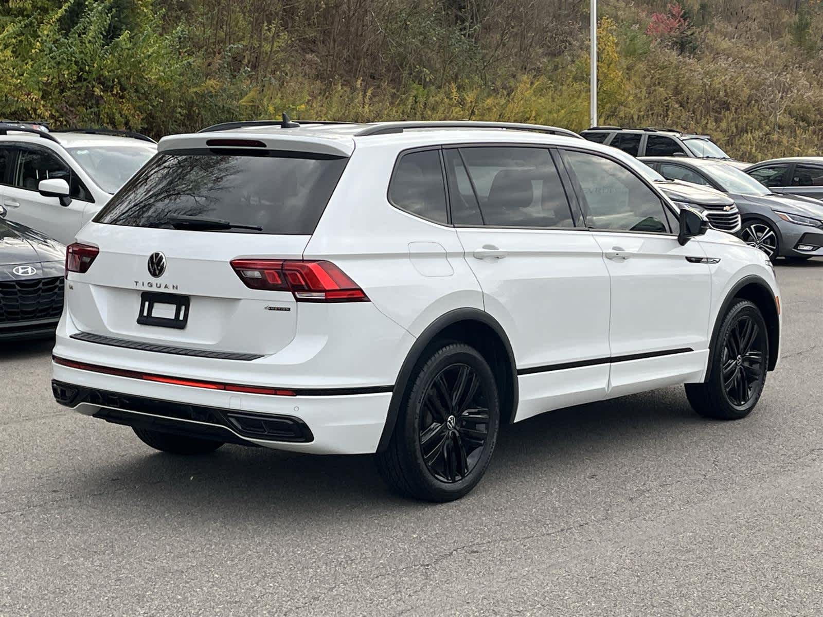 Thumbnail: 2022 Volkswagen Tiguan - 5