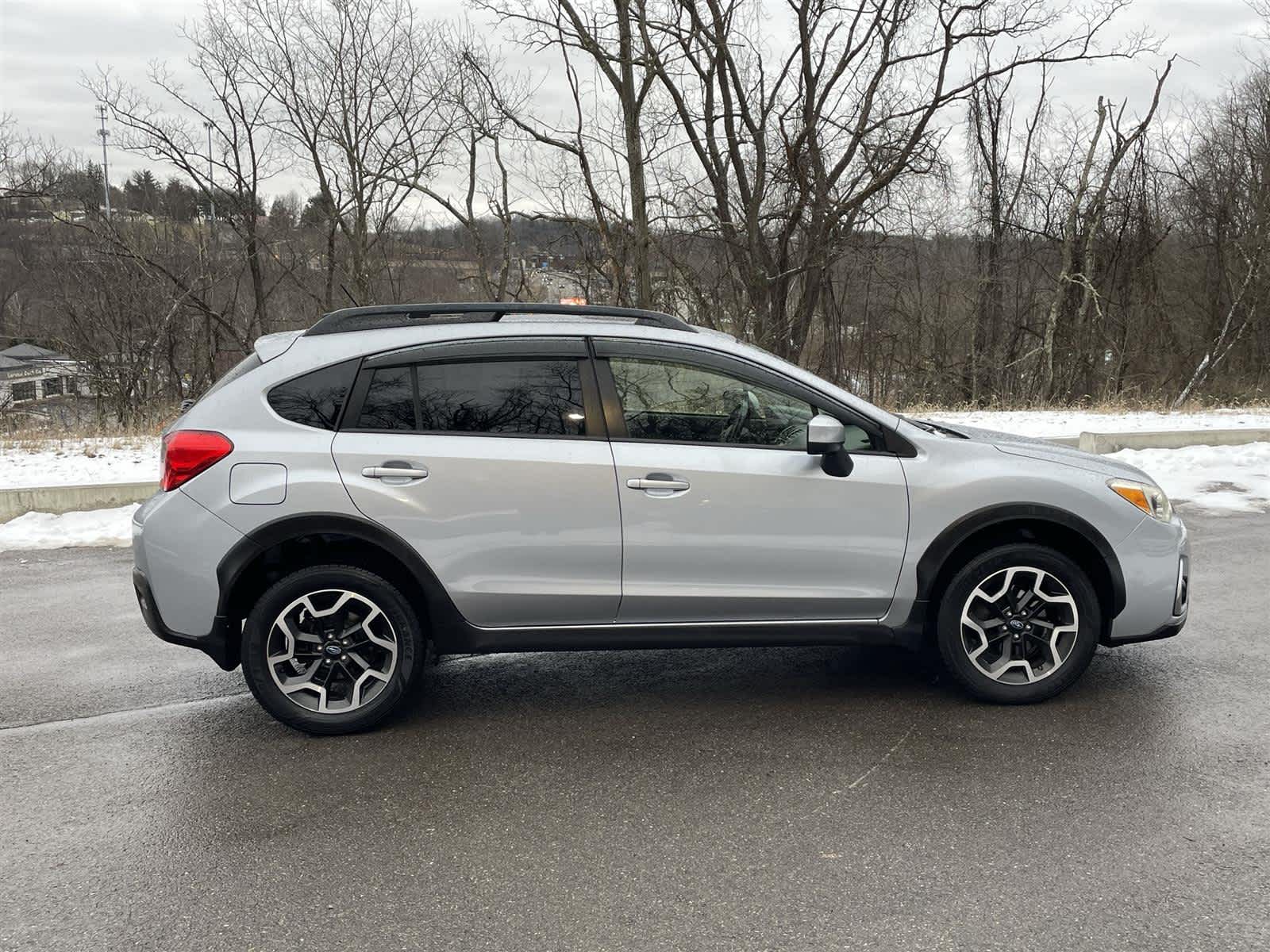 Thumbnail: 2017 Subaru Crosstrek - 6