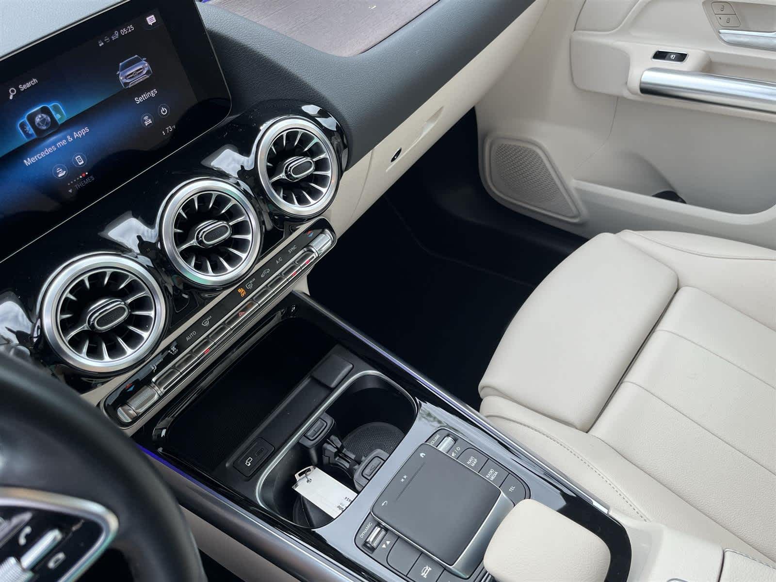 Thumbnail: 2023 Mercedes-Benz GLA - 21