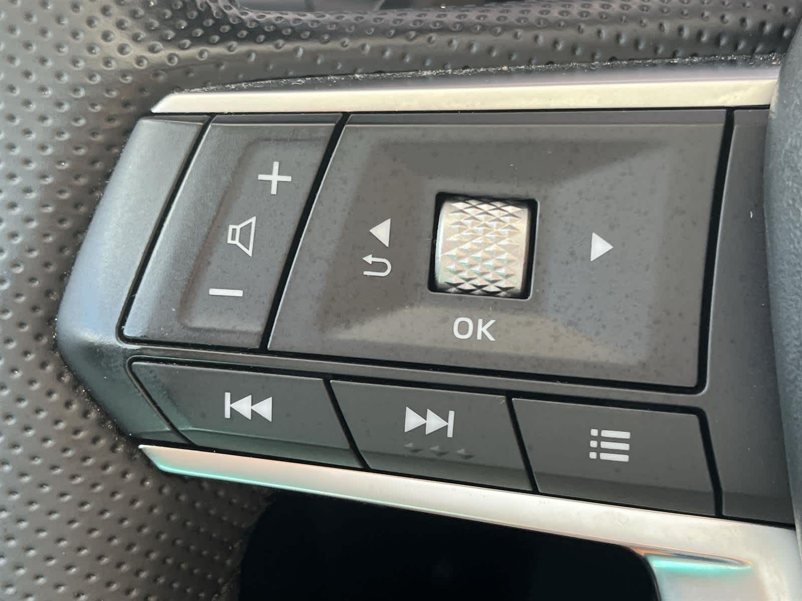 Thumbnail: 2024 Mitsubishi Outlander - 29