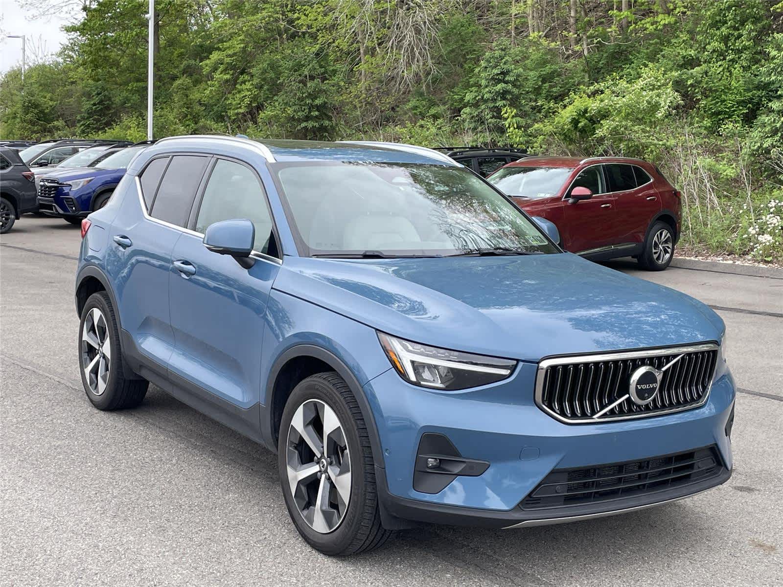 Thumbnail: 2023 Volvo XC40 - 5