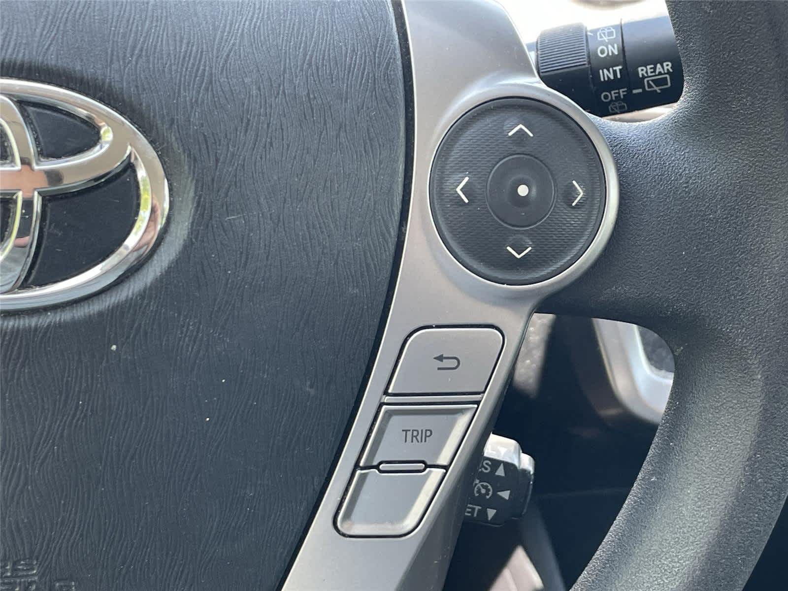Thumbnail: 2015 Toyota Prius v - 19
