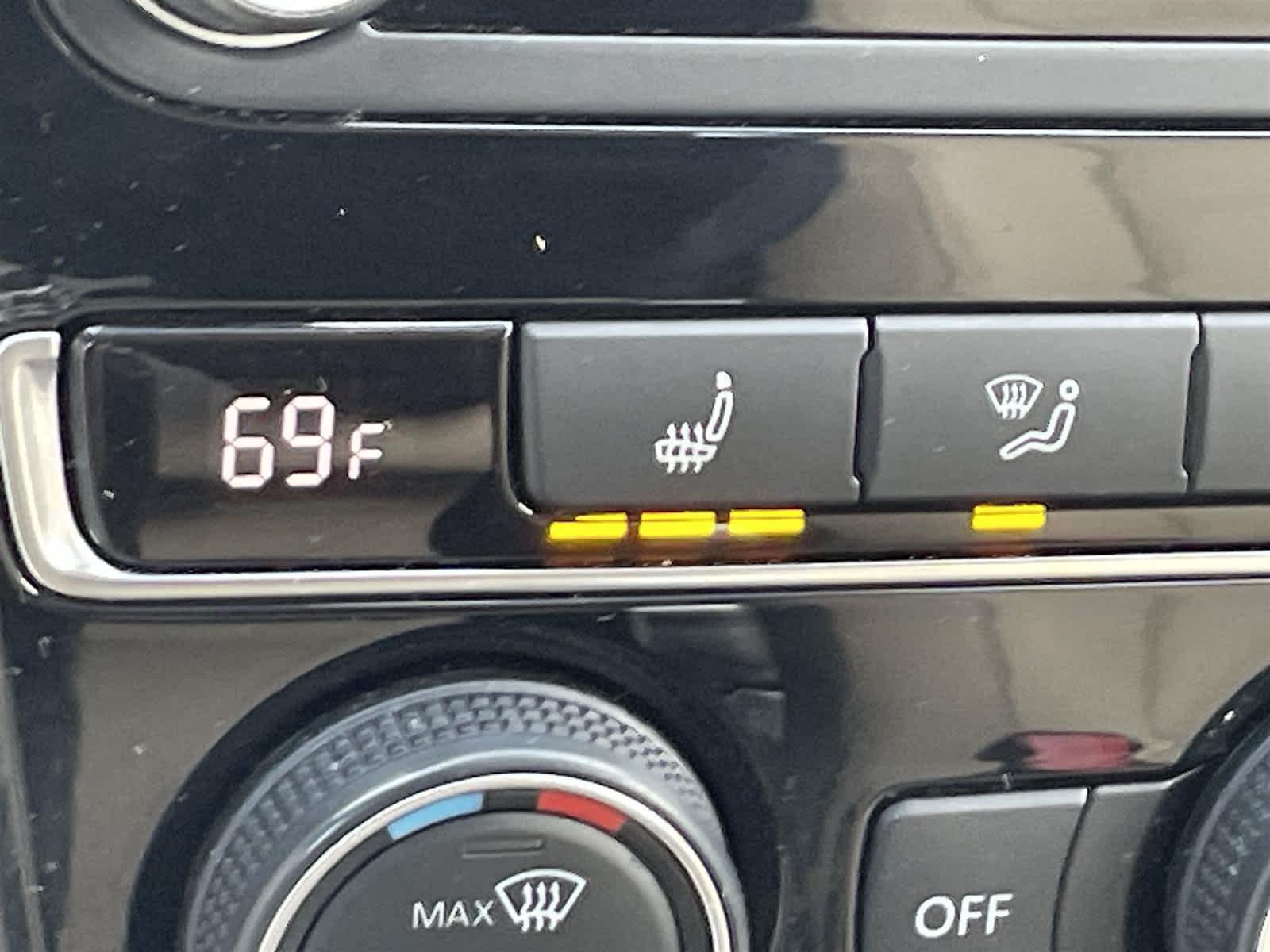 Thumbnail: 2016 Volkswagen Passat - 23