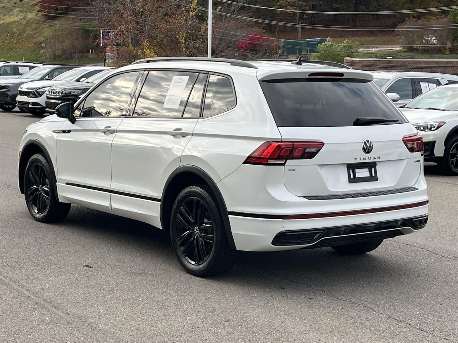 Thumbnail: 2022 Volkswagen Tiguan - 3