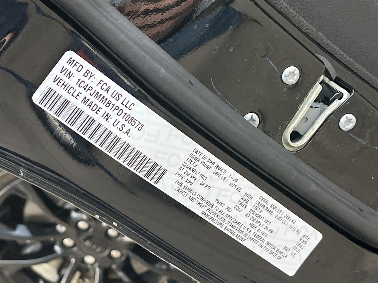 Thumbnail: 2023 Jeep Cherokee - 32