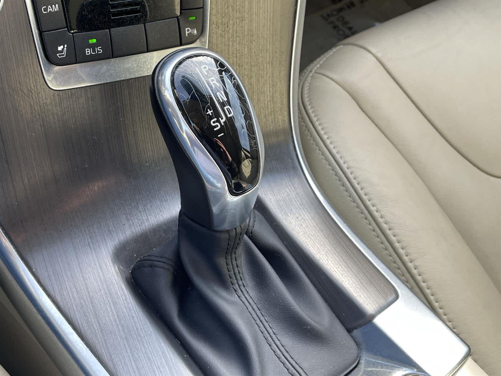 Thumbnail: 2016 Volvo XC60 - 25