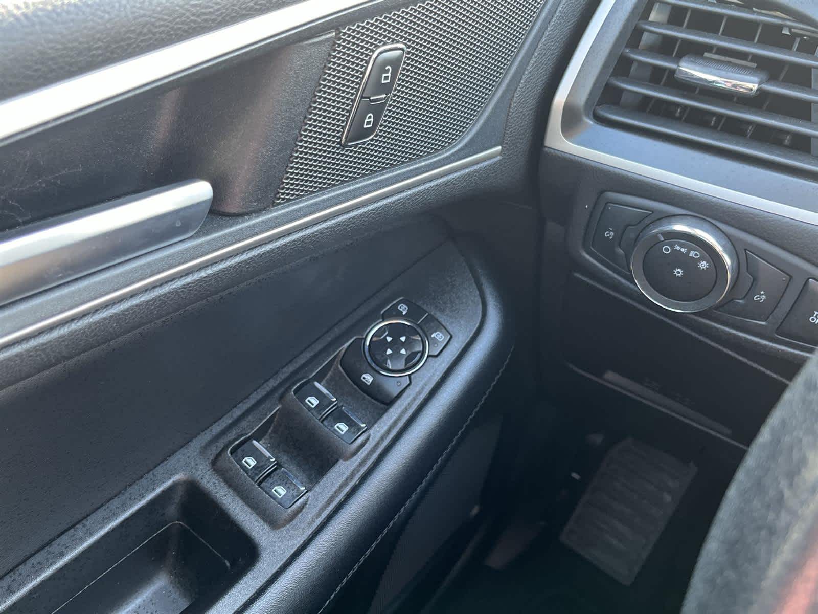 Thumbnail: 2023 Ford Edge - 26