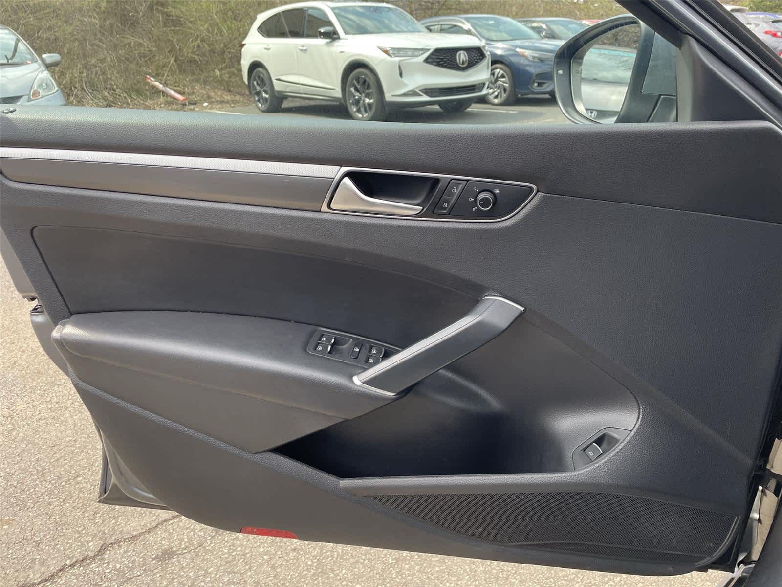 Thumbnail: 2017 Volkswagen Passat - 17