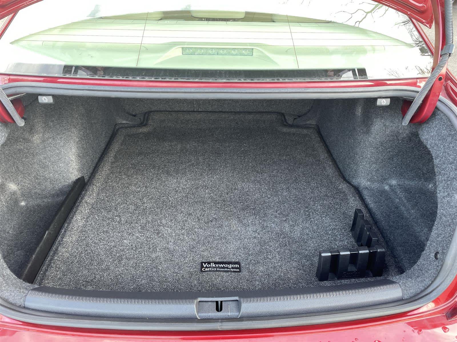 Thumbnail: 2016 Volkswagen Passat - 16