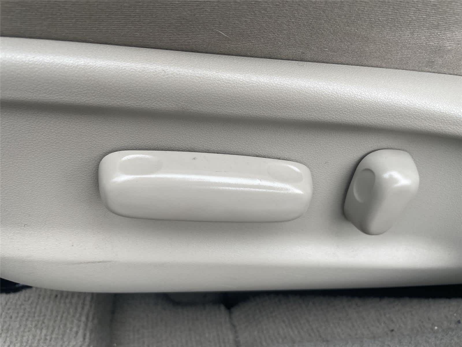 Thumbnail: 2010 Toyota Camry - 13