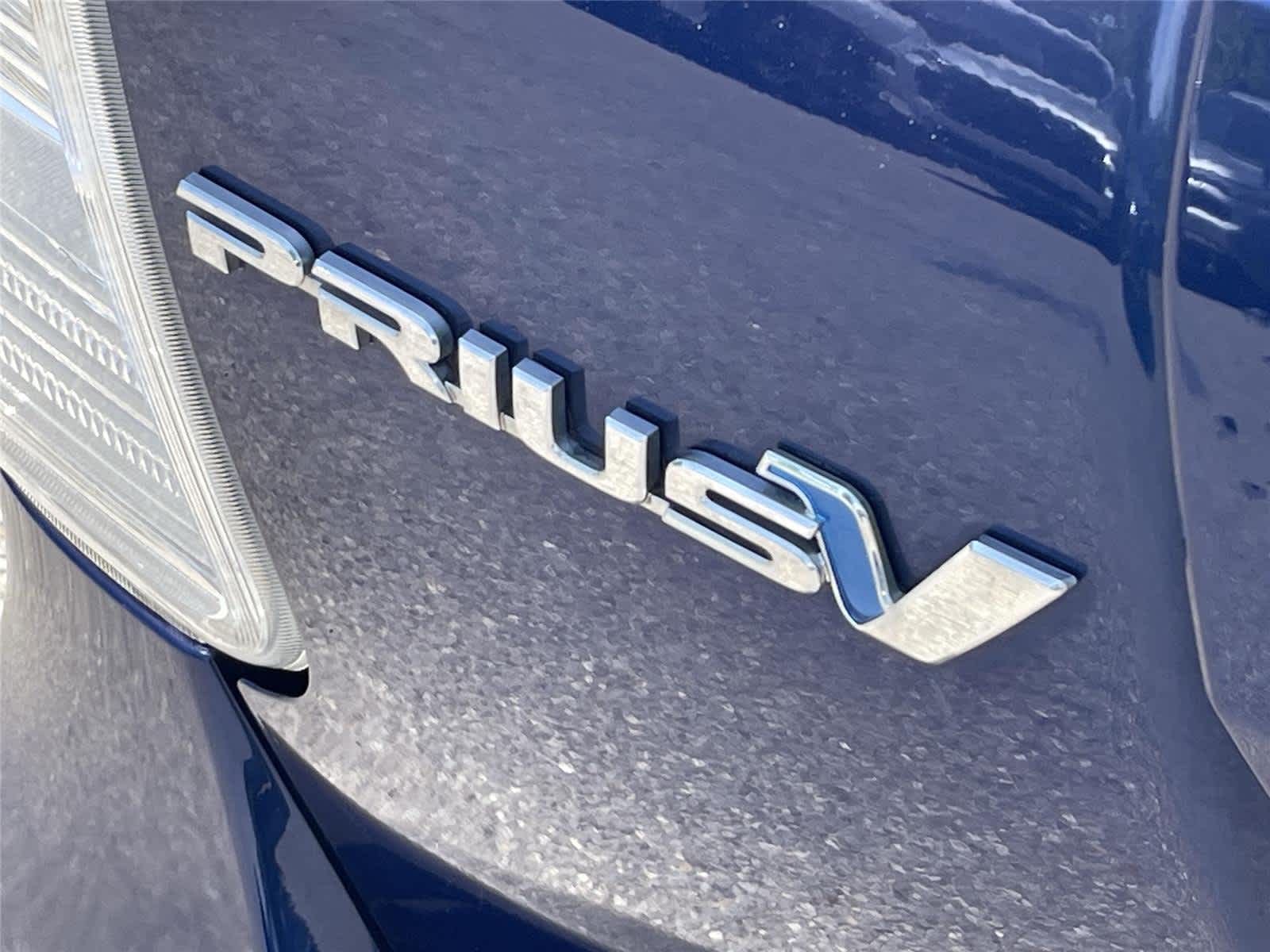 Thumbnail: 2015 Toyota Prius v - 7