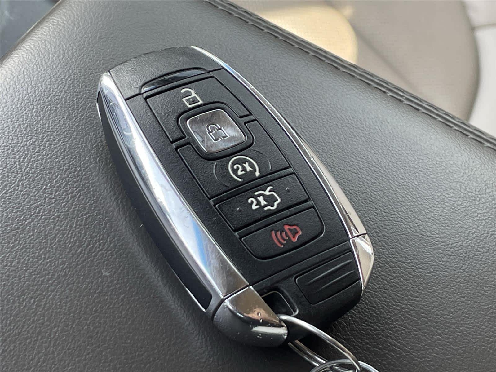 Thumbnail: 2019 Lincoln Nautilus - 32