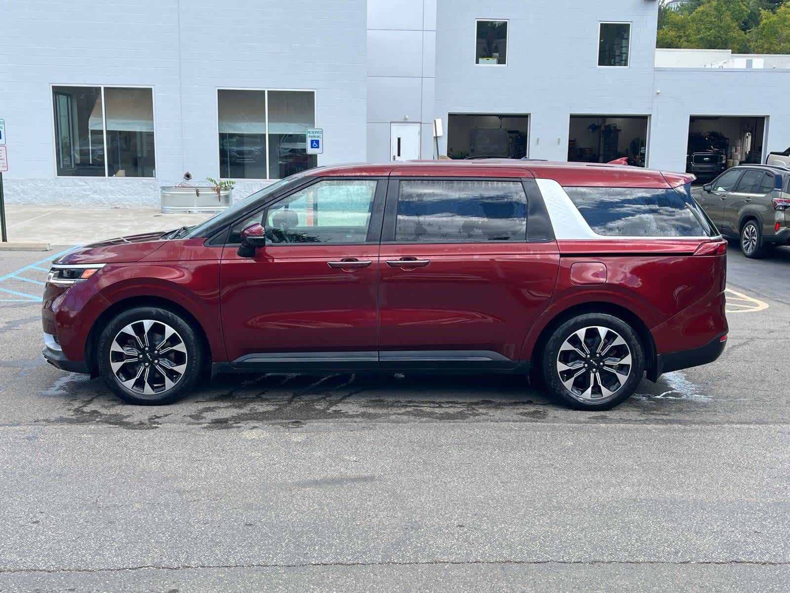 Thumbnail: 2024 Kia Carnival - 2