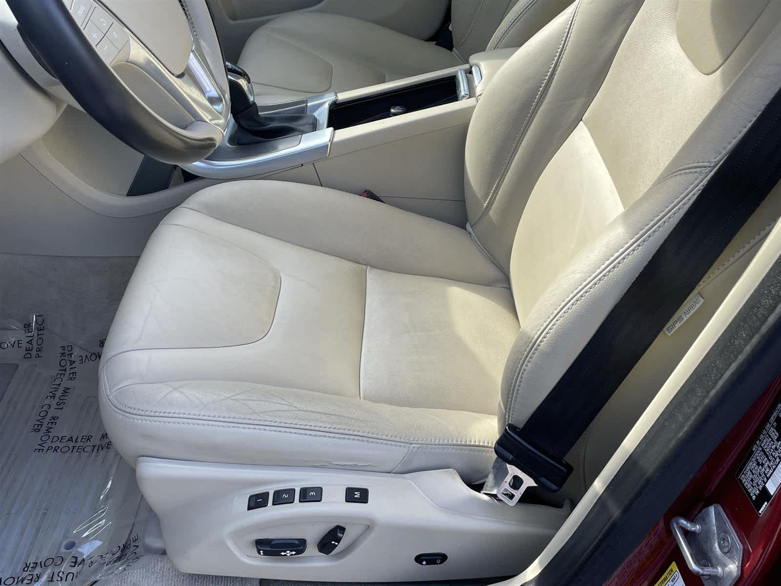 Thumbnail: 2016 Volvo XC60 - 12