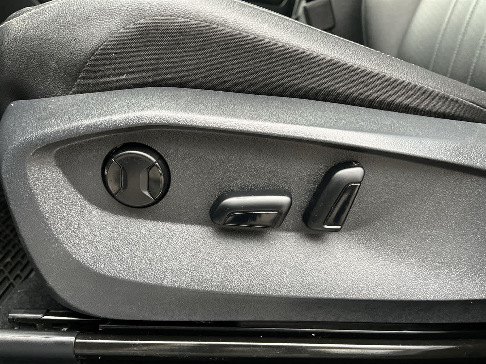 Thumbnail: 2022 Volkswagen Tiguan - 12