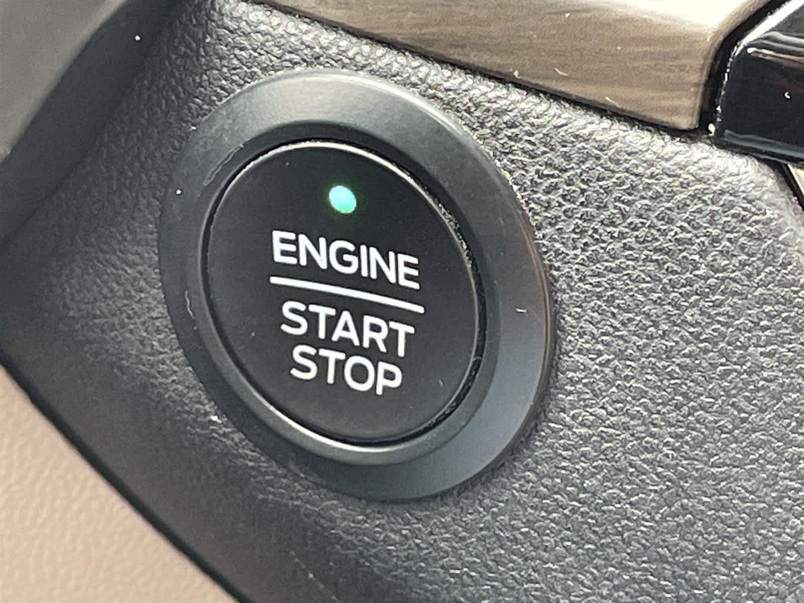 2020 Ford Escape Titanium 29