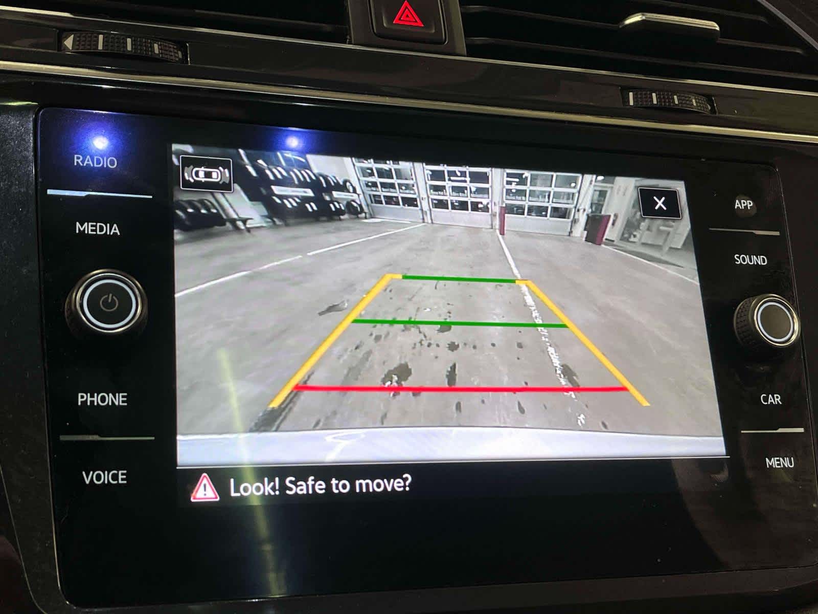 Thumbnail: 2022 Volkswagen Tiguan - 13