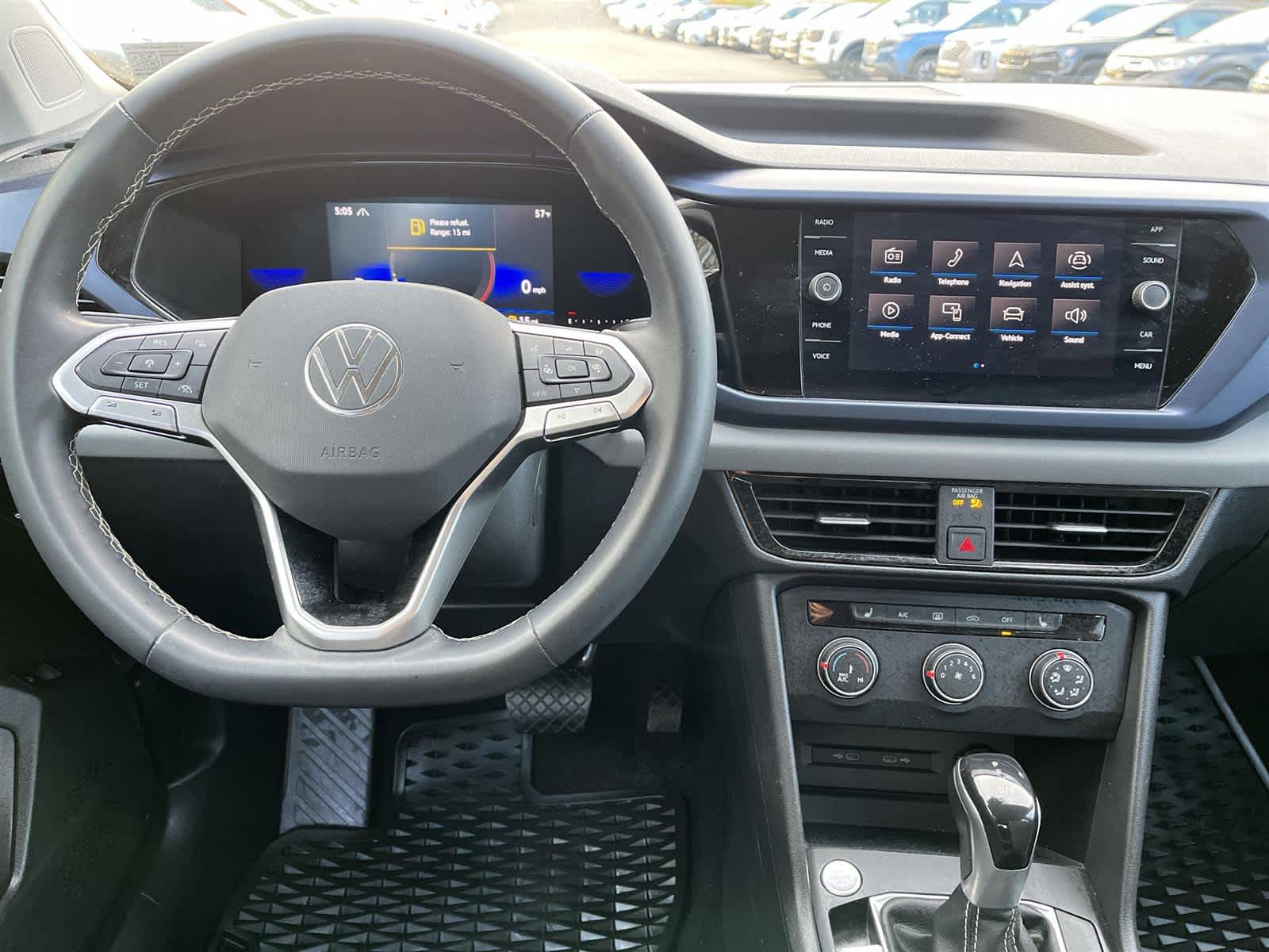 Thumbnail: 2022 Volkswagen Taos - 17