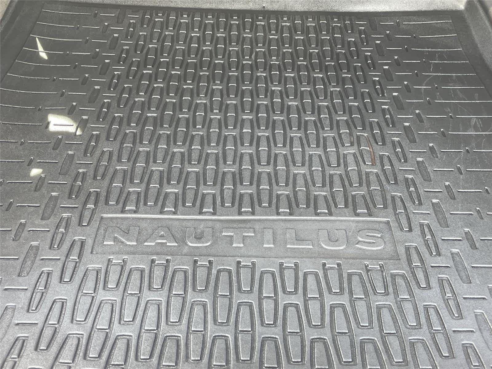 Thumbnail: 2019 Lincoln Nautilus - 16