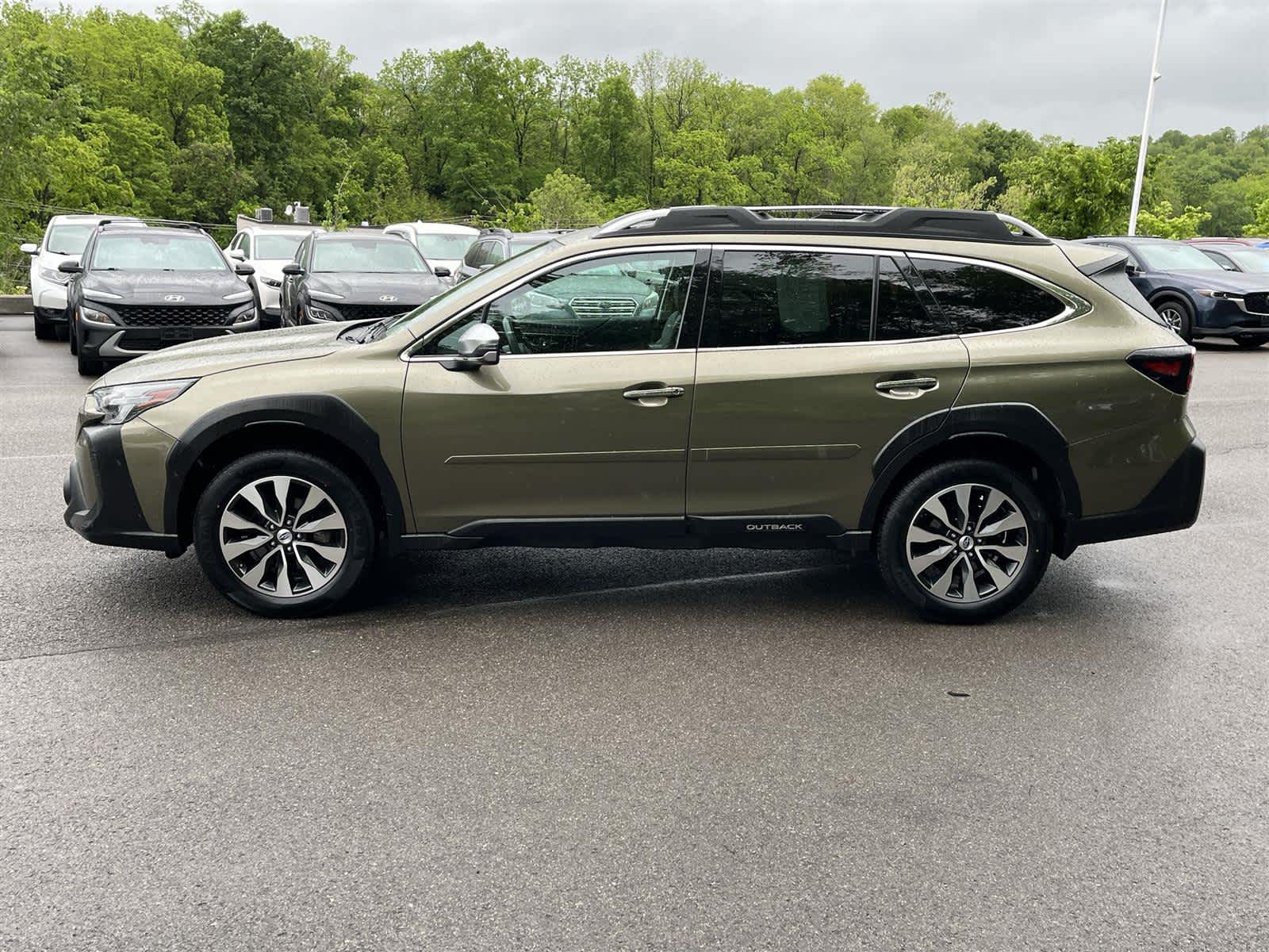 2023 Subaru Outback Touring 2