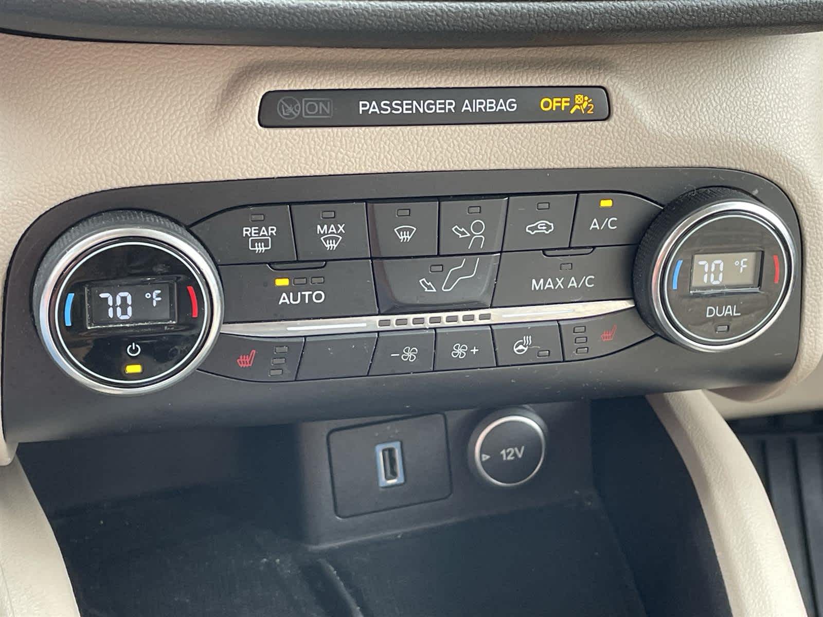 2020 Ford Escape Titanium 22