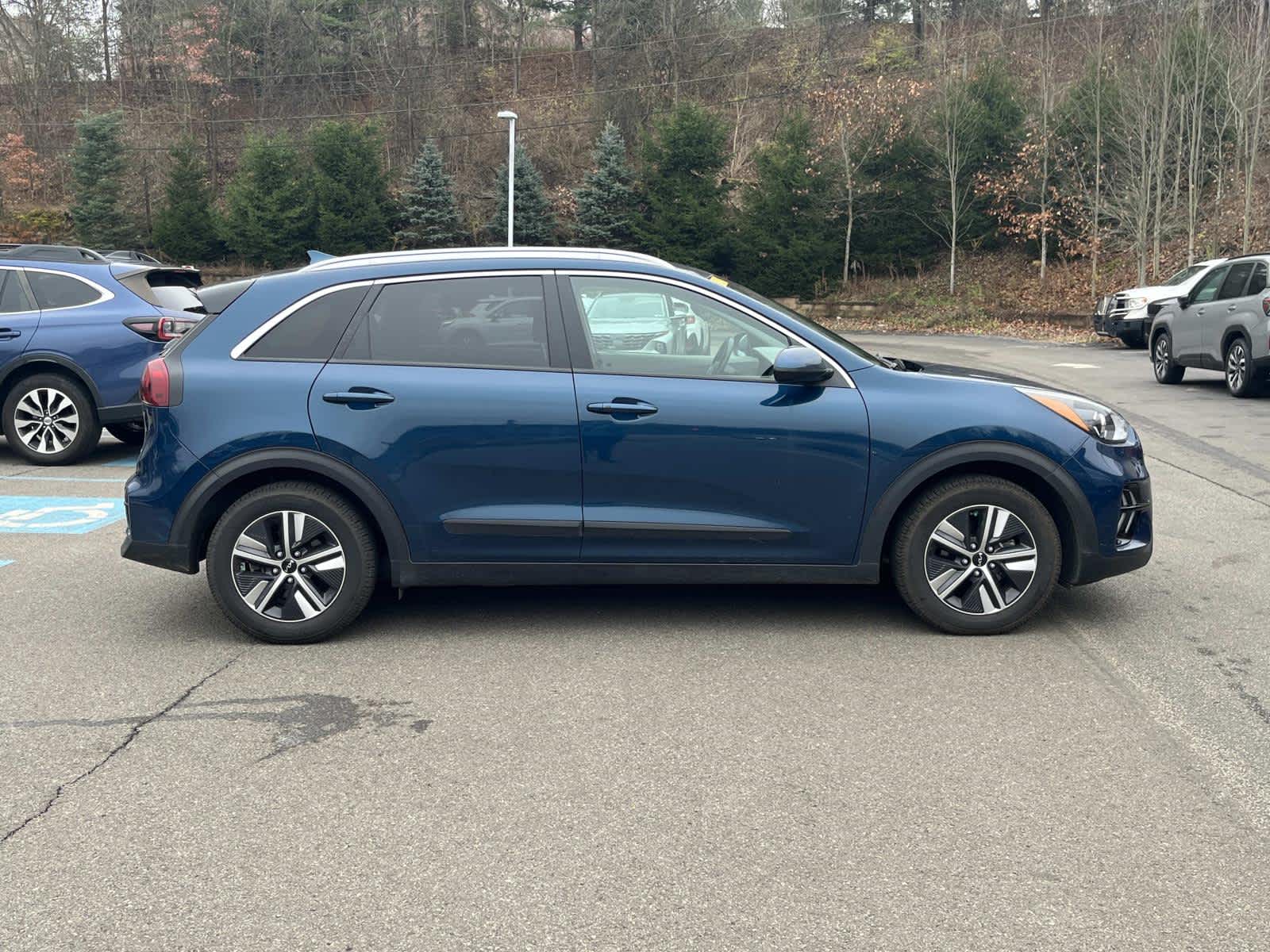 Thumbnail: 2022 Kia Niro - 6
