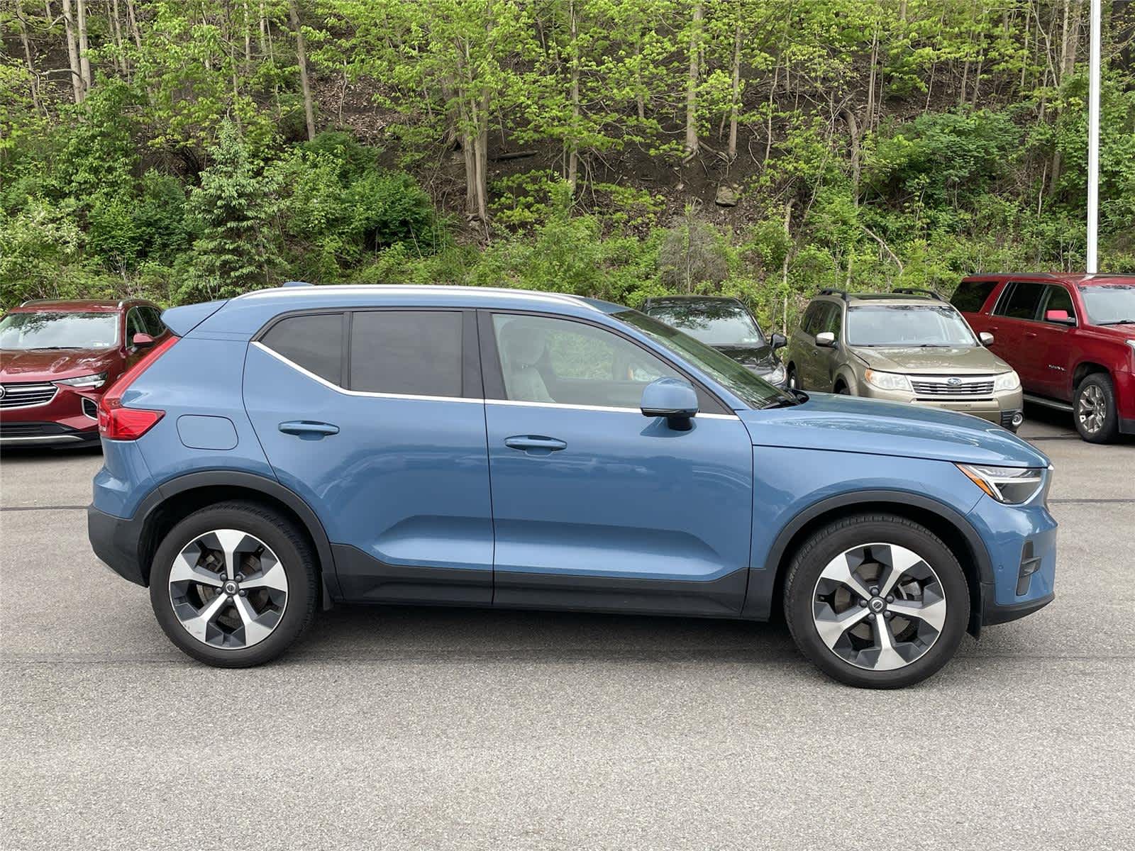 Thumbnail: 2023 Volvo XC40 - 4