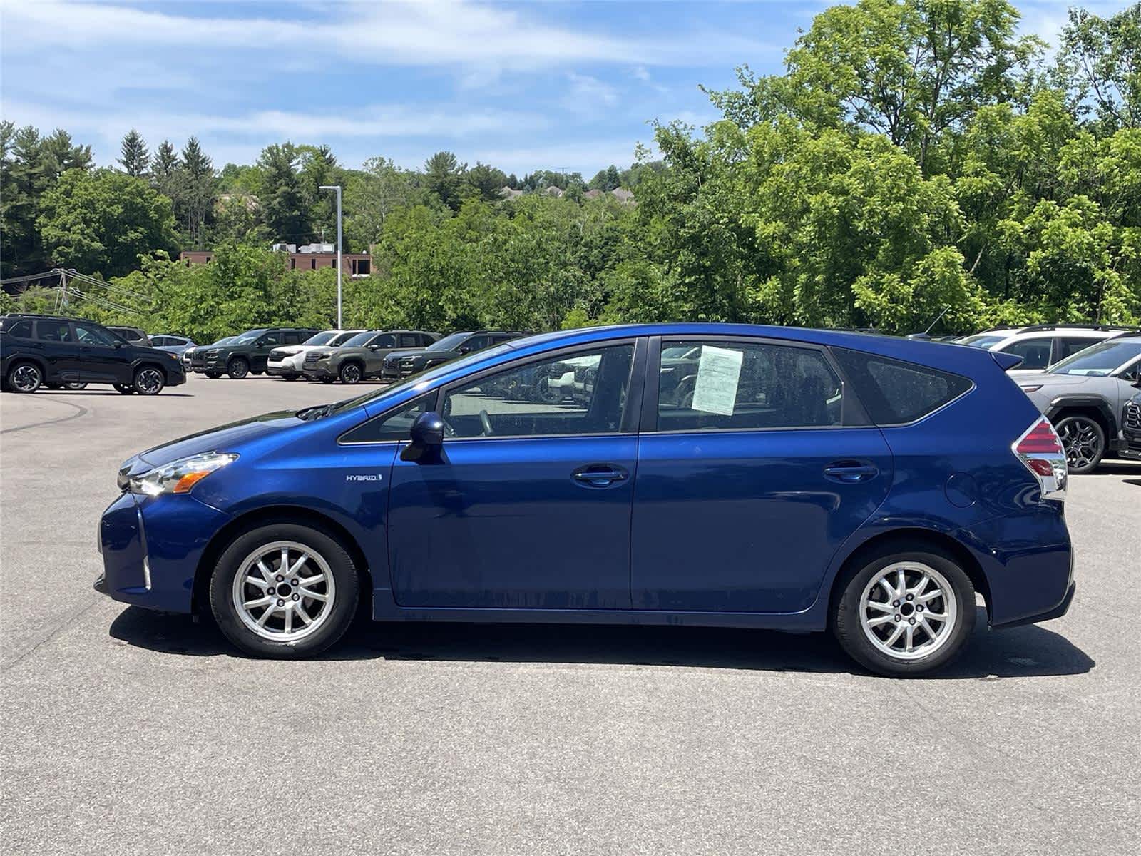 Thumbnail: 2015 Toyota Prius v - 2